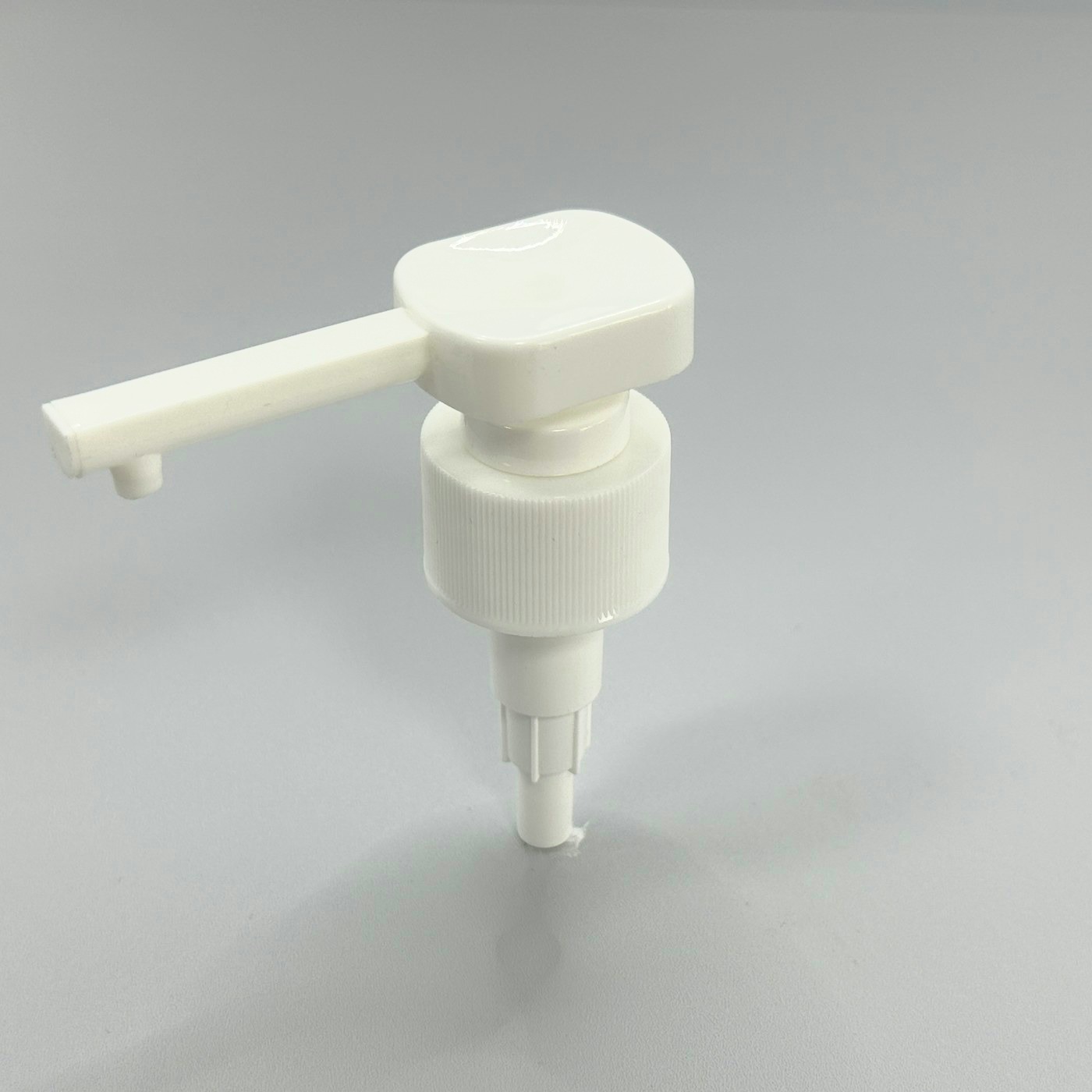 24/415 1.5cc Screw Lotion Pump for Hair Mask